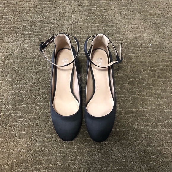 Black heels from H&M - Picture 2 of 3